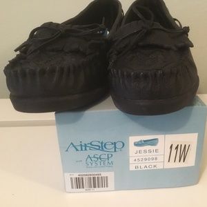 Women’s Size 11 Wide Airstep Shoes Black with leather uppers New in Box With Tag